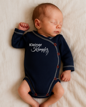 Lade das Bild in den Galerie-Viewer, Frühchen Wickelbody, Gr.44 -"Kleiner Kämpfer" (Art.Nr.15)